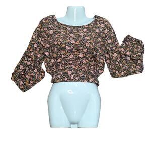 NWT Elodie Long Sleeve Top Floral Open Back Size M.